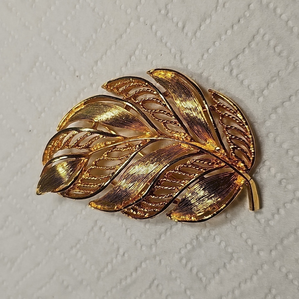 Gorgeous Brooch Like New